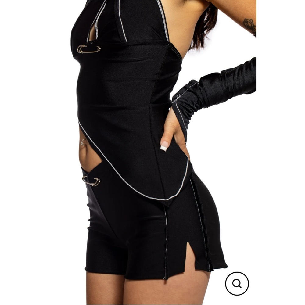 SOLD ⭐️ SAMI MIRO V CUT MINI SHORTS IN BLACK STRETCH